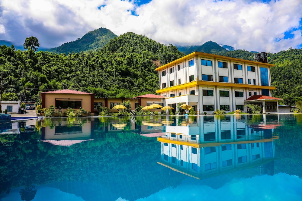 siddhartha riverside resort