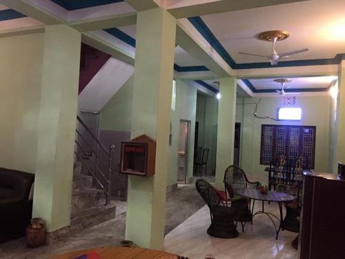 city guest house and family restaurant