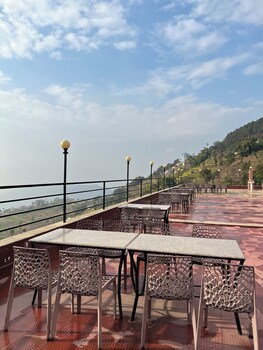 ratna giri resort