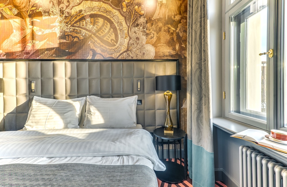 grand poet hotel by semarah