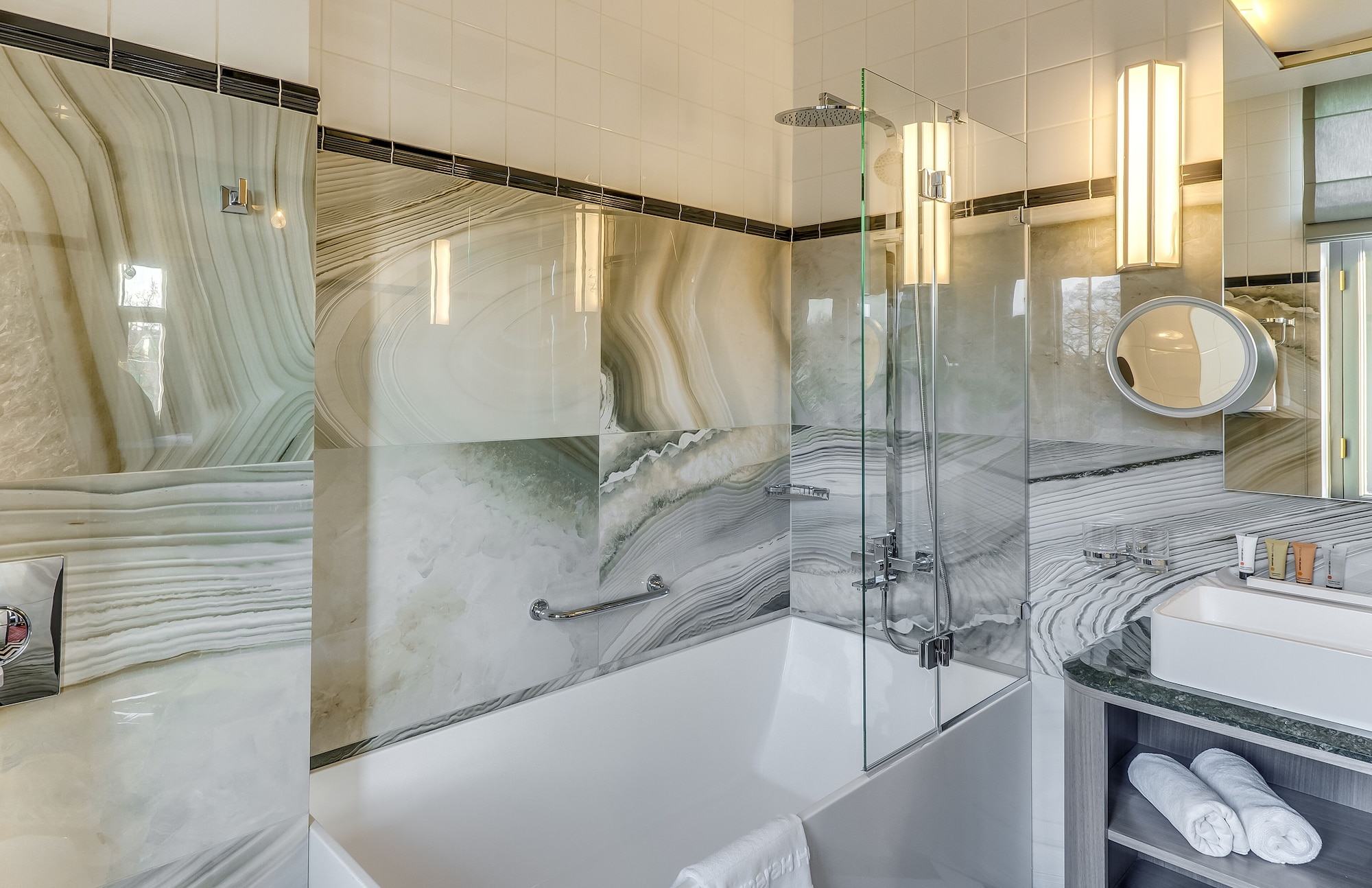 grand poet hotel by semarah