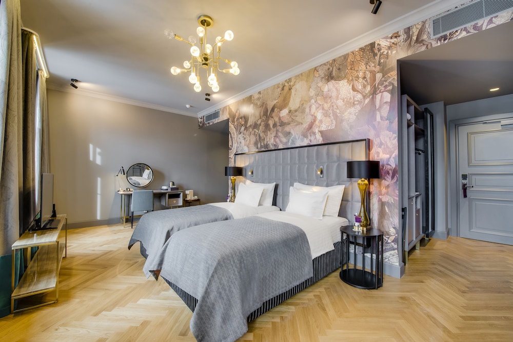 grand poet hotel by semarah