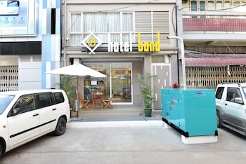 hotel bond