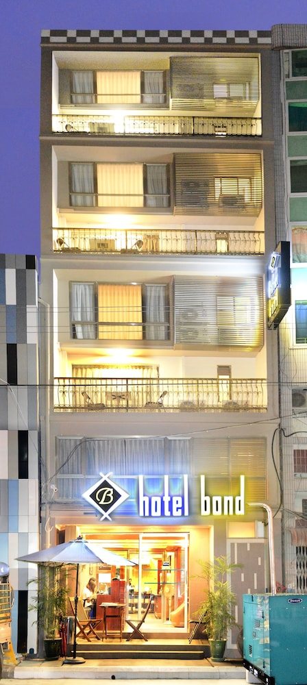 hotel bond
