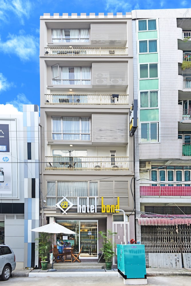 hotel bond
