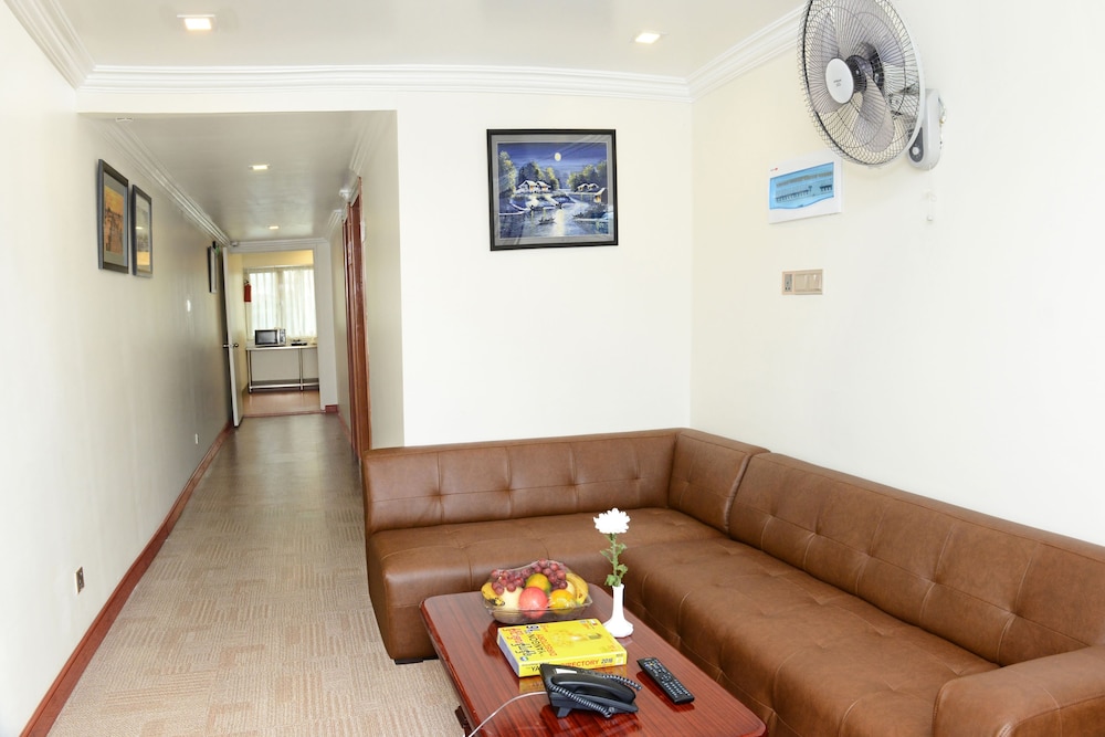 hotel bond