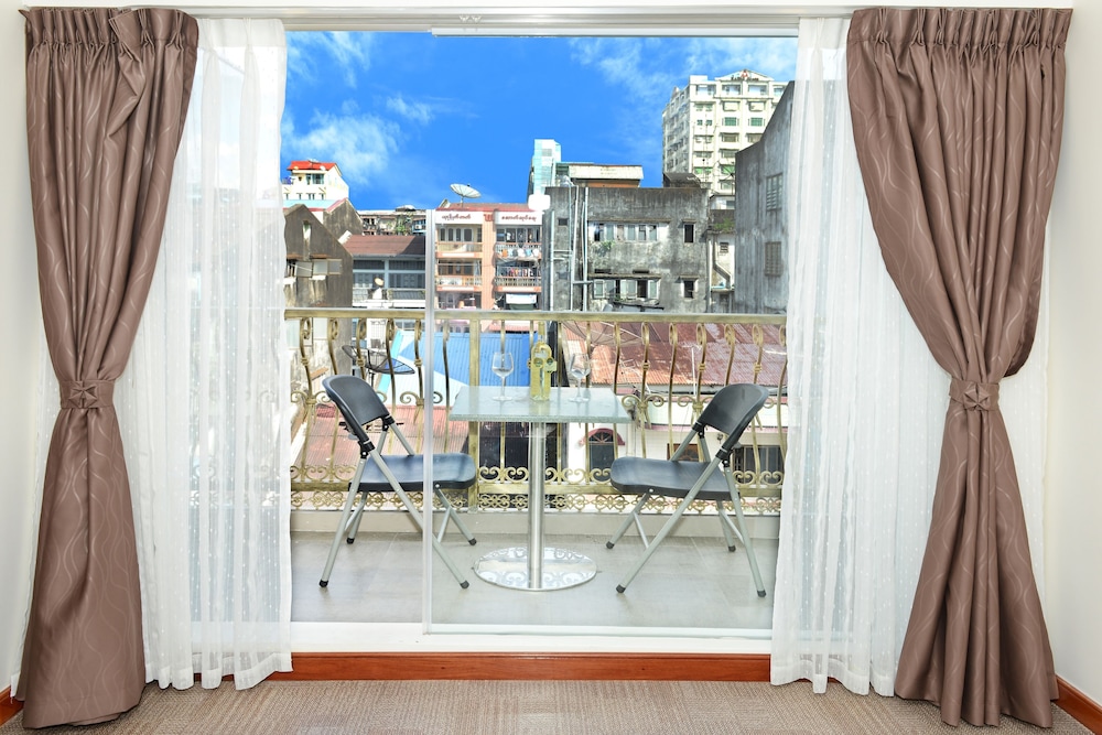 hotel bond