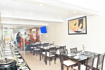 hotel bond