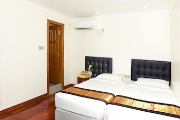 hotel bond