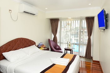 hotel bond