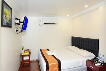 hotel bond