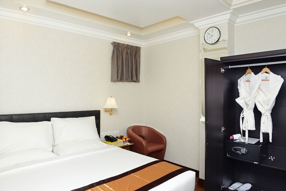 hotel bond