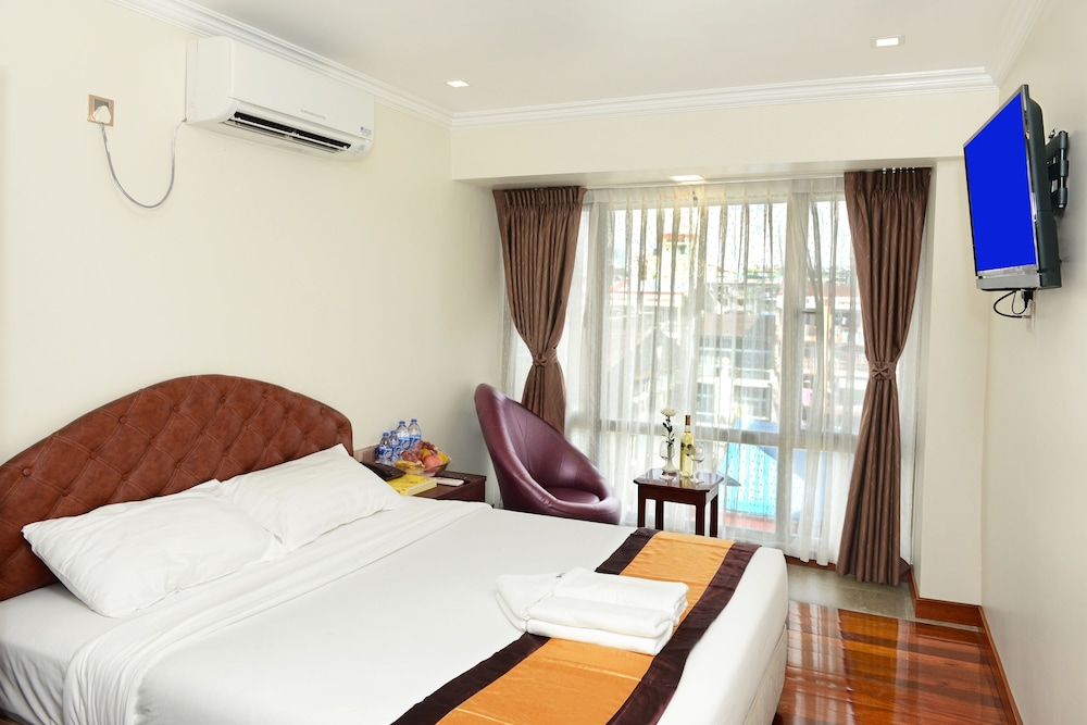 hotel bond