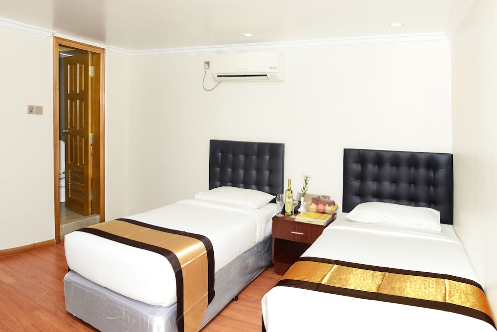 hotel bond