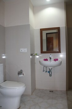 law ka thit sar hotel hostel