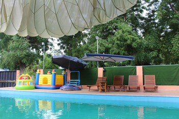 law ka thit sar hotel hostel