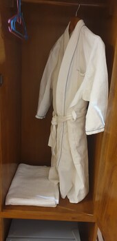 law ka thit sar hotel hostel