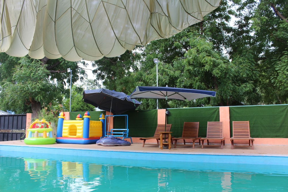 law ka thit sar hotel hostel