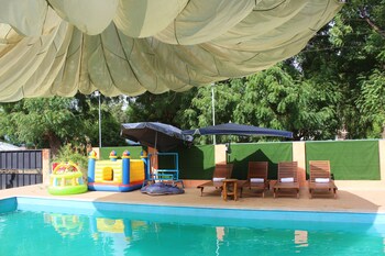 law ka thit sar hotel hostel