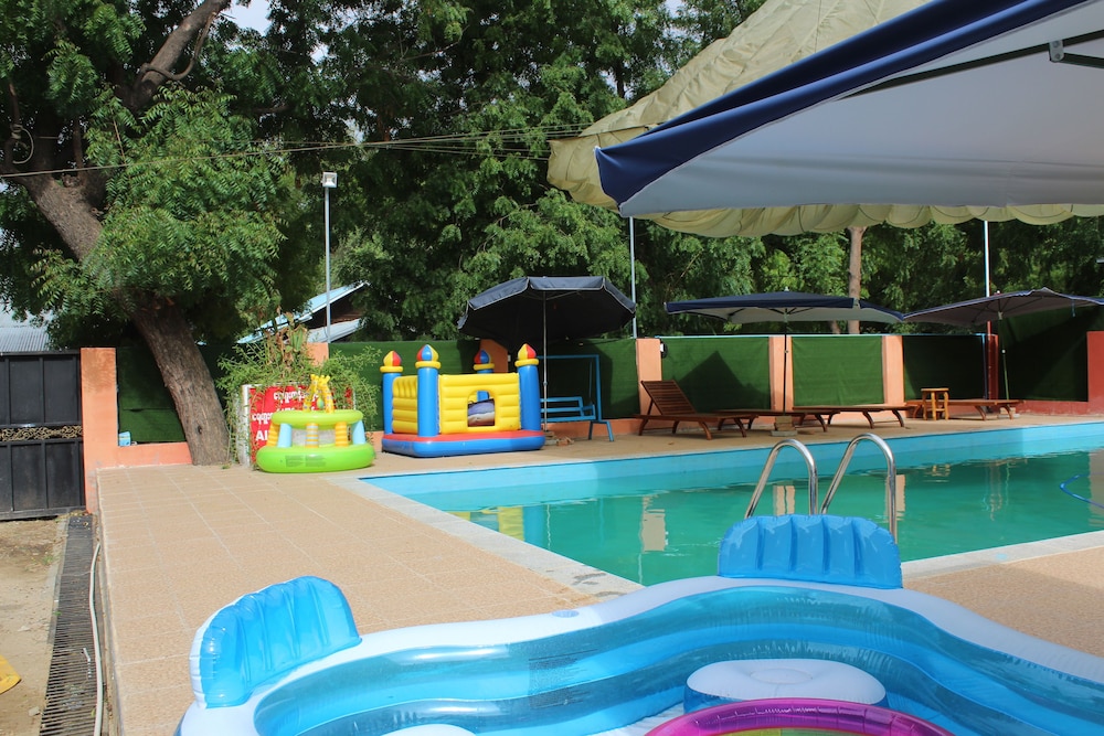 law ka thit sar hotel hostel