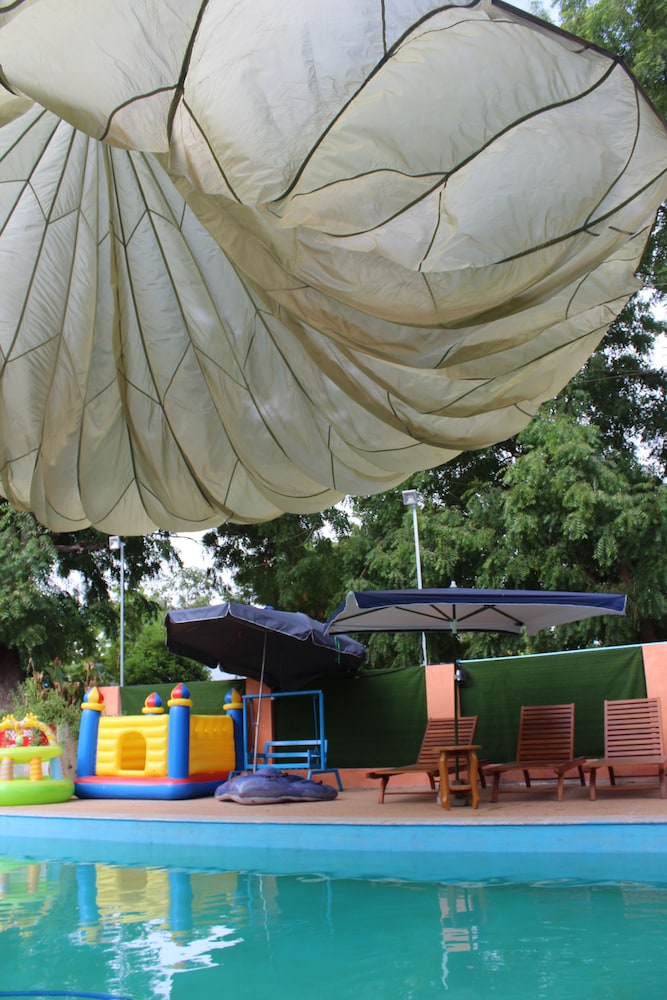 law ka thit sar hotel hostel