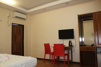 law ka thit sar hotel hostel