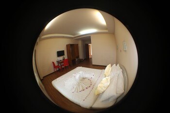 law ka thit sar hotel hostel