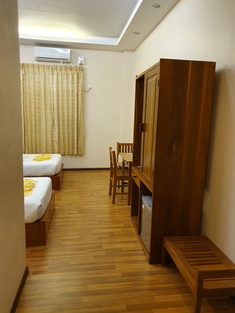 law ka thit sar hotel hostel