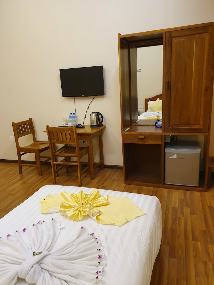 law ka thit sar hotel hostel