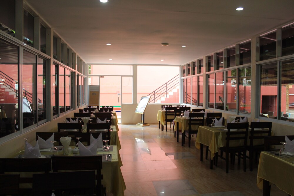 law ka thit sar hotel hostel