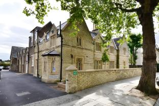 Arch Hotel,Finsbury Park>>Barnet,4 star