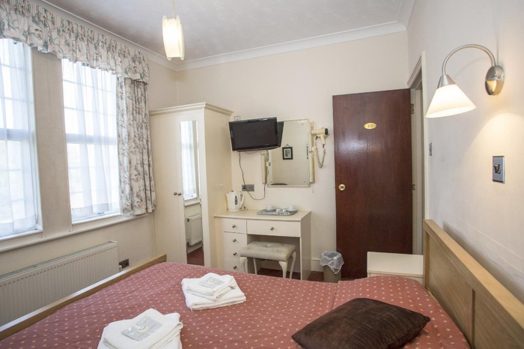 Ridgeway Hotel,Chingford>>Buckhurst Hill,3 star