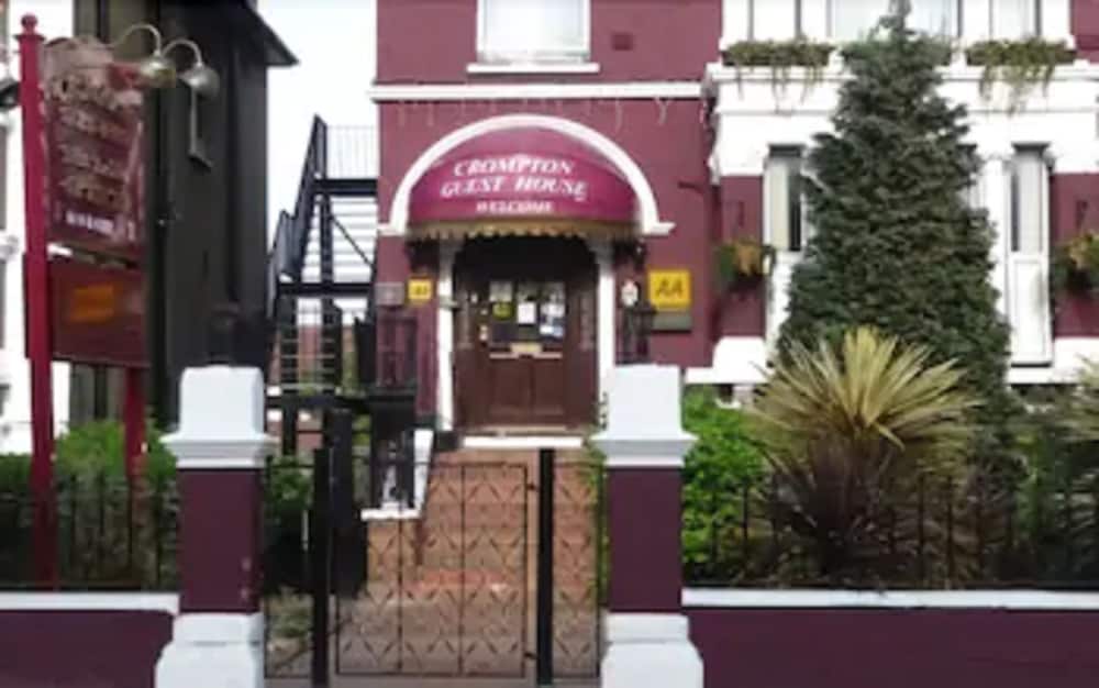 crompton guest house