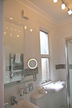 crompton guest house