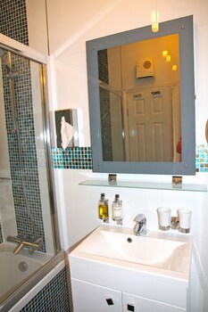 crompton guest house