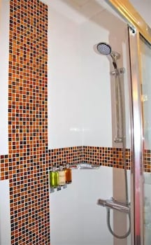 crompton guest house