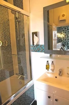 crompton guest house