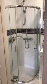 crompton guest house