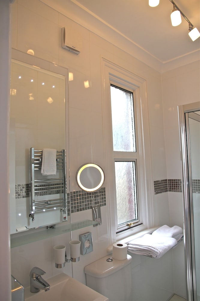 crompton guest house