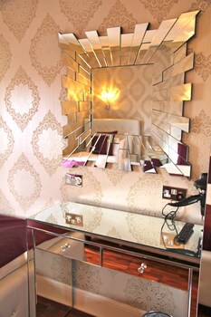 crompton guest house