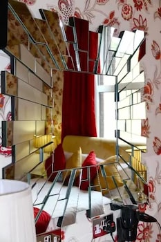 crompton guest house