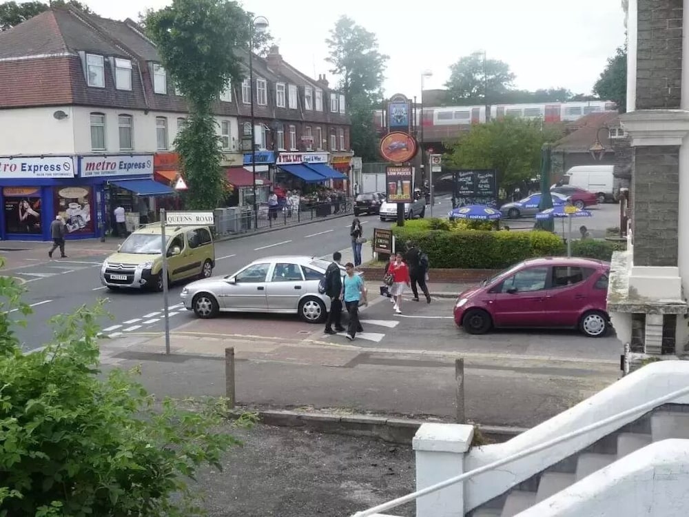 crompton guest house