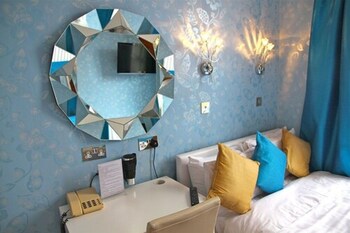 crompton guest house