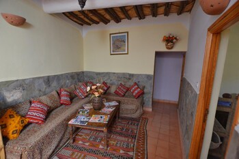 Tizourgane Kasbah,Bp 63 Idaougnidif Route De Tafraout,3 star