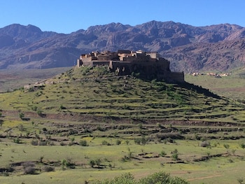 Tizourgane Kasbah,Bp 63 Idaougnidif Route De Tafraout,3 star