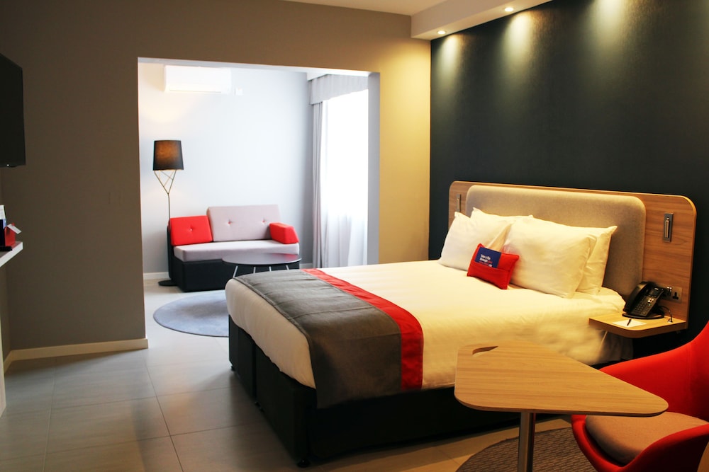 holiday inn express malta an ihg hotel