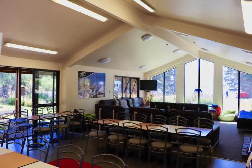 lakes edge lodge