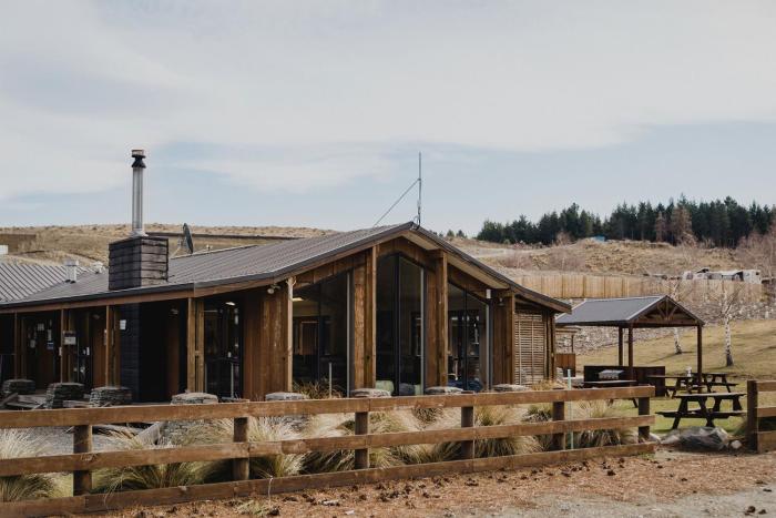 lakes edge lodge