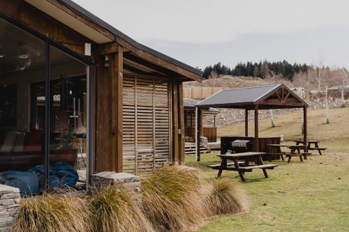 lakes edge lodge