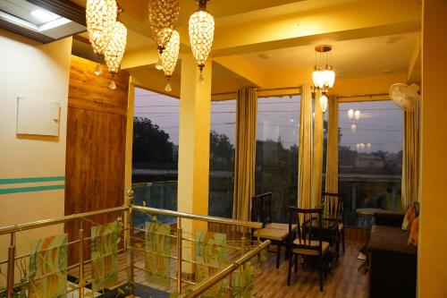 hotel mahishmati palace